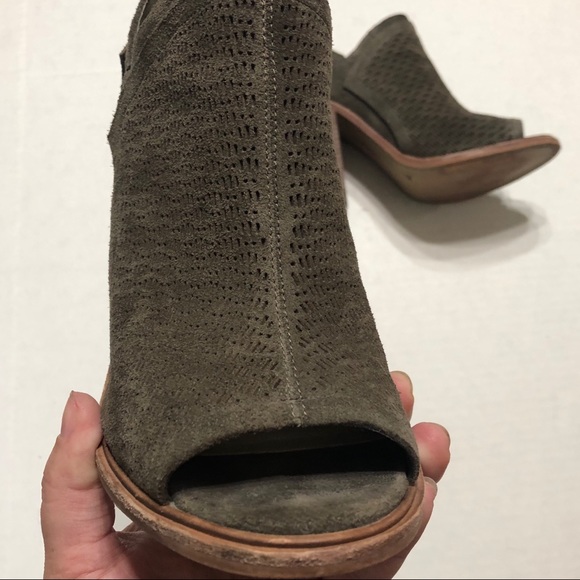 Vince Camuto Tornado 01 Karini Booties - Picture 7 of 13